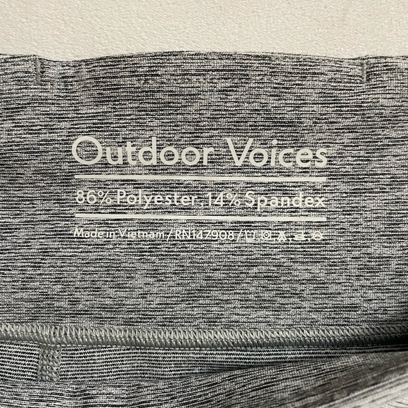 NWT Outdoor Voices Dove & Ash 3/4 Two Tone Leggings Size XS Grey - Picture 9 of 9